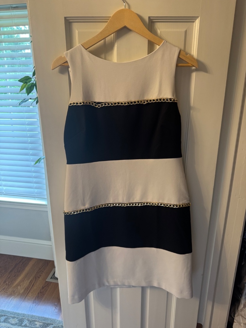 White House Black Market -Black & White Shift Dress Size 6